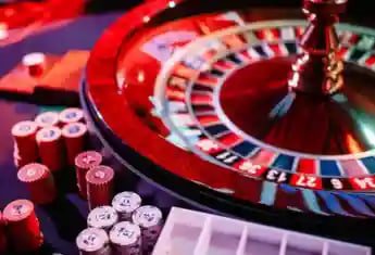 VVM77 platform mobile app iOS Android pengalaman bermain optimal di ponsel